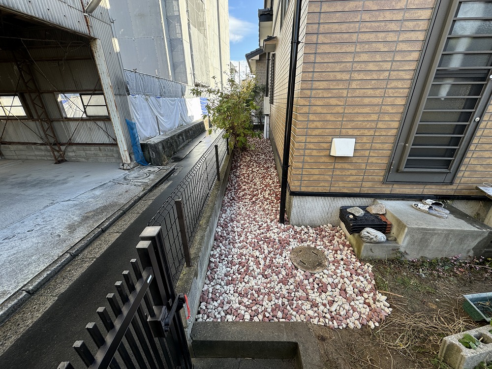 防犯砂利の施工<br>【広島市安佐南区長束】